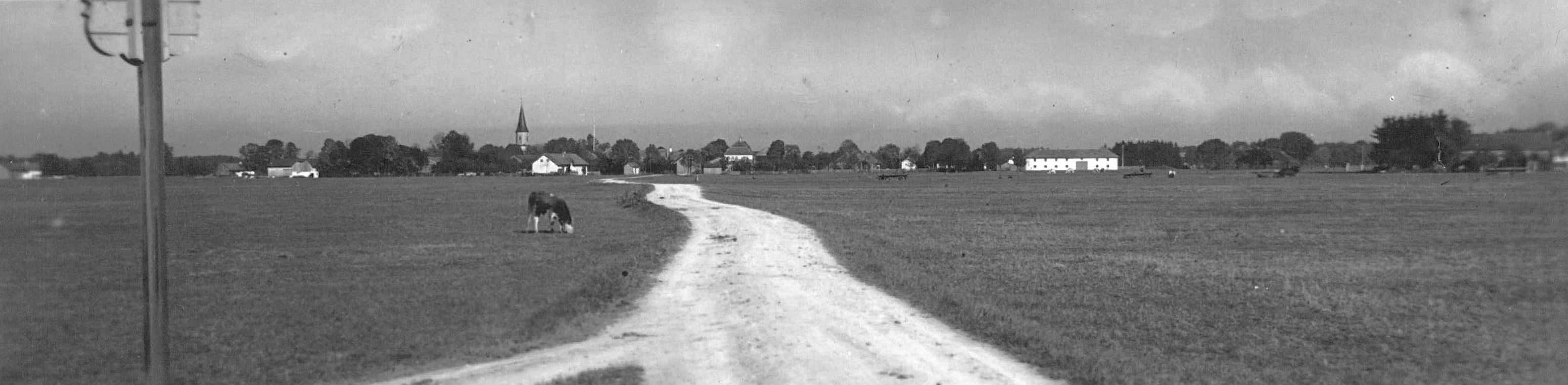 Brunnthal Ortsansicht von Westen 30er Jahre