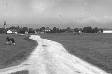 Brunnthal Ortsansicht von Westen 30er Jahre.jpg