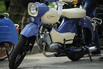 weiß-blaues Motorrad Oldtimer