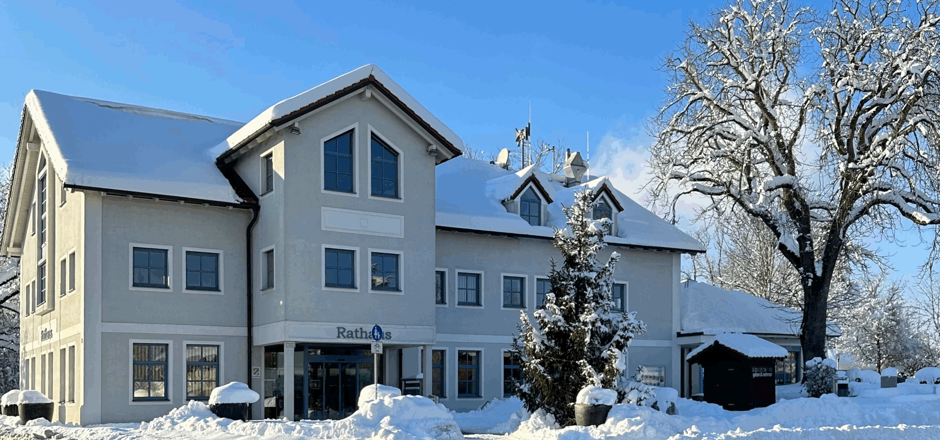 Brunnthaler Rathaus im Winter