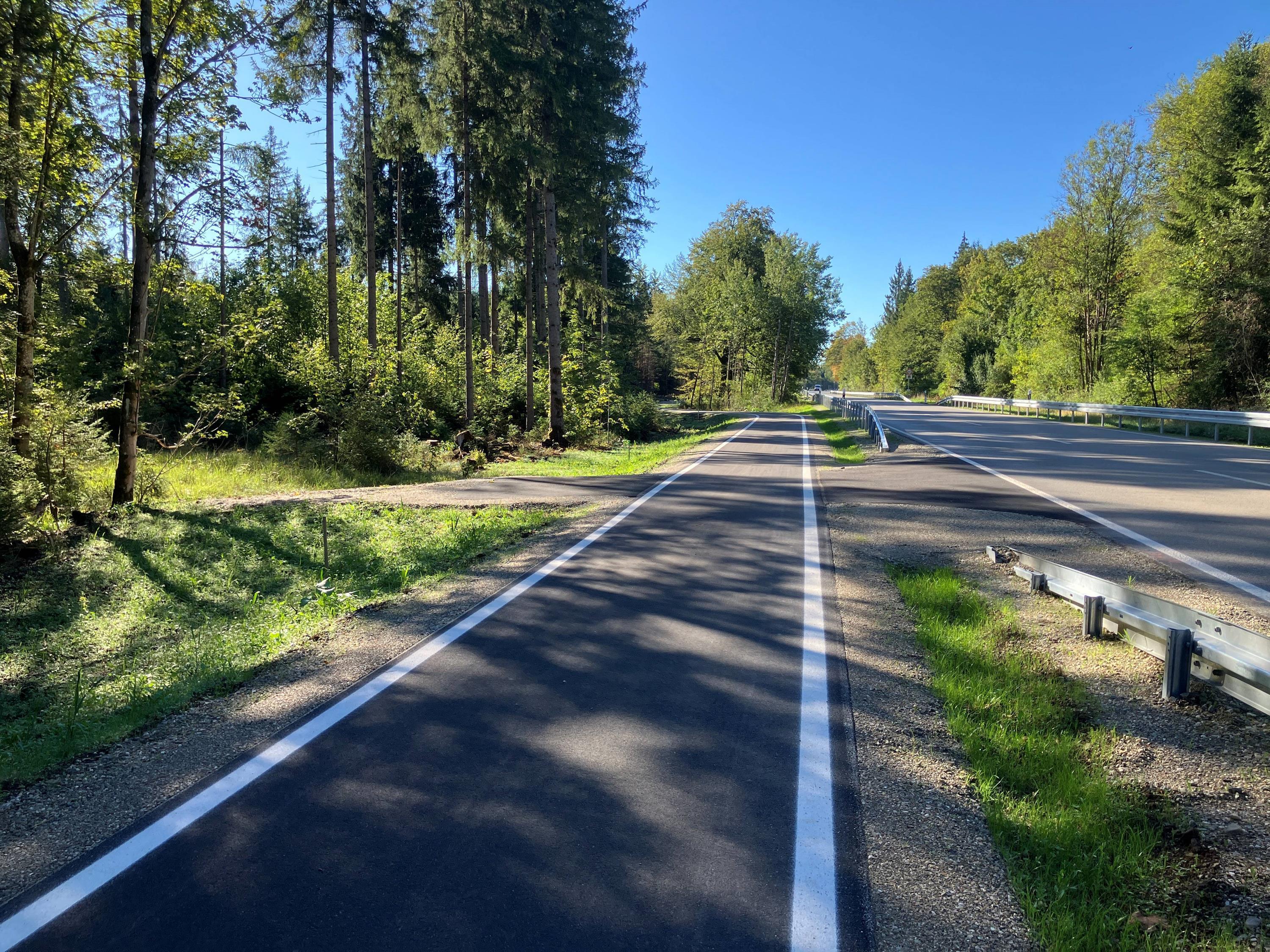 Straßenbegleitender Geh- und Radweg an der St 2573 zwischen Taufkirchen und Lanzenhaar offiziell eröffnet 